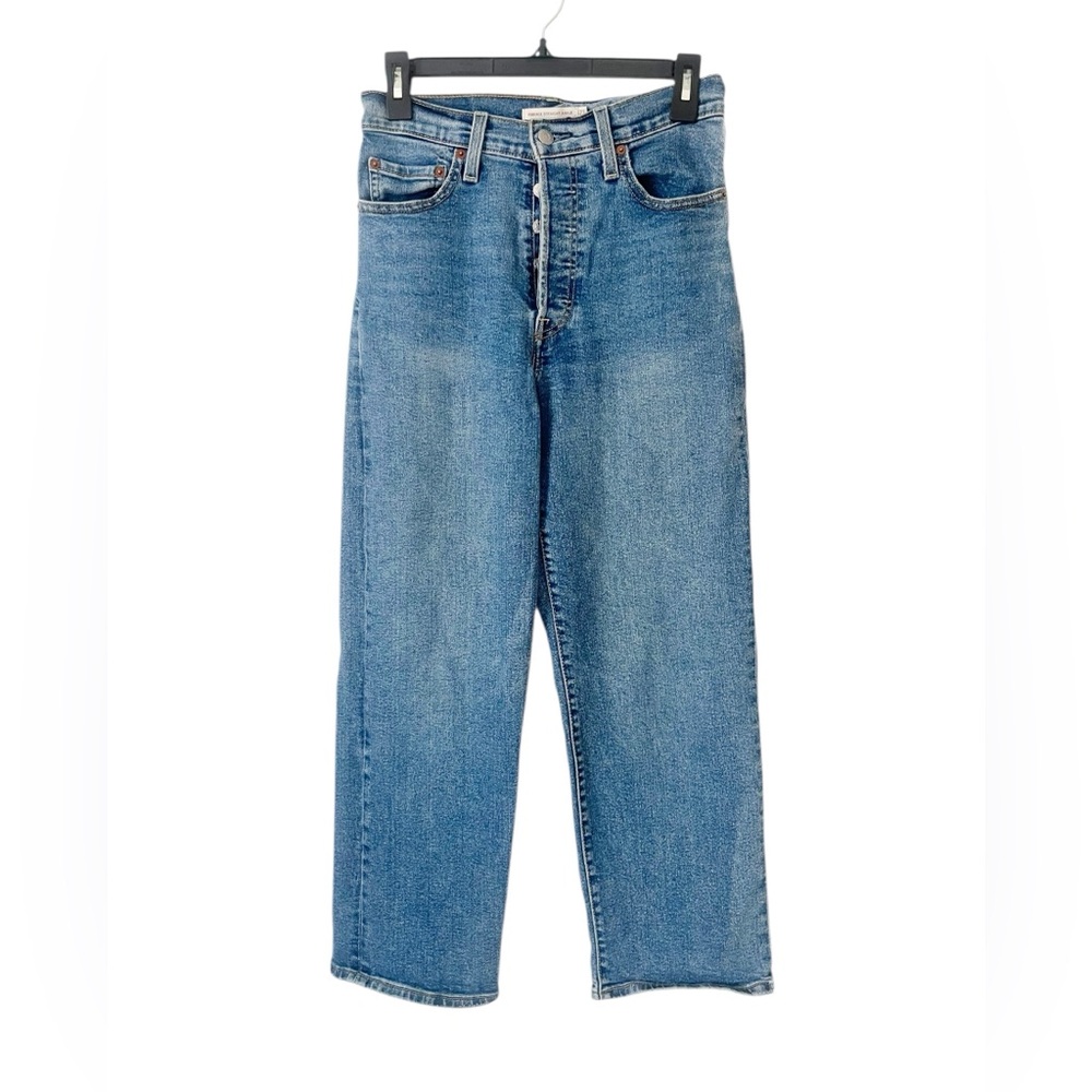 Levi’s Ribcage Straight Leg Ankle Buttonfly Jeans Size 4/27‎